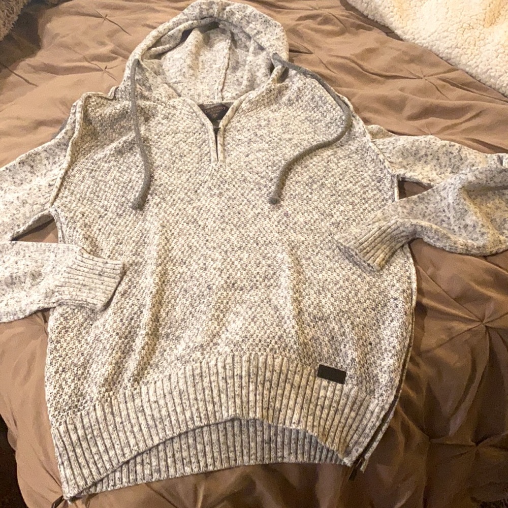 Outpost Sweater SZ medium